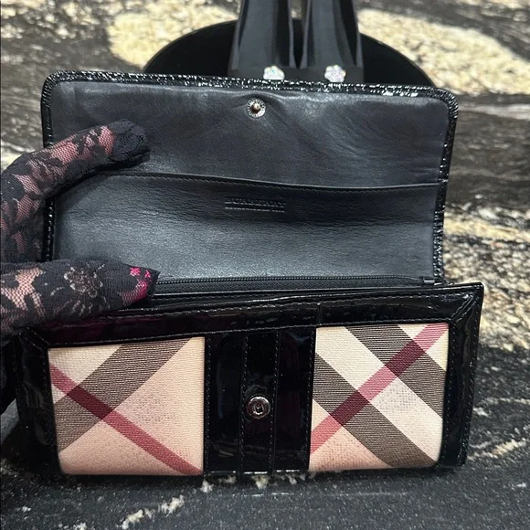 Burberry Black Novacheck Canvas and Patent Leather Penrose Continental Wallet - Picture 4 of 13